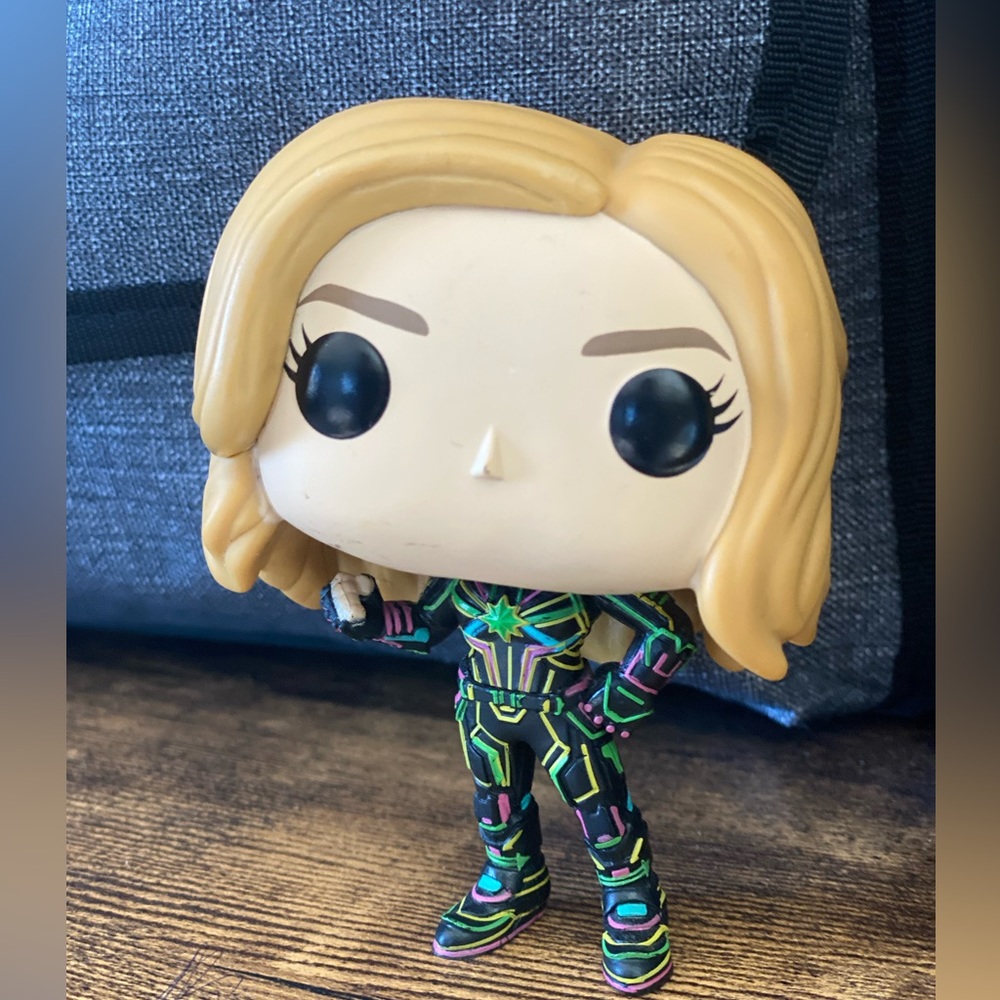 🌟 Captain Marvel- Funko Pop -Neon Suit #516